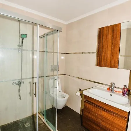 Apartment Cozy Duplex Close To Airport In *